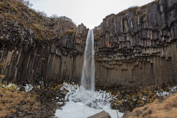 Island_Wasserfall Svartifoss_rolf mauch_013